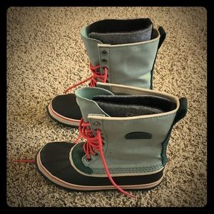 Size 9 Sorel boots like new!!! Worn once!!!